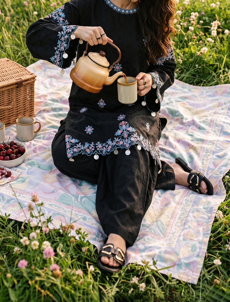DAEK BLOOM - 2 PIECE EMBROIDERED SUIT